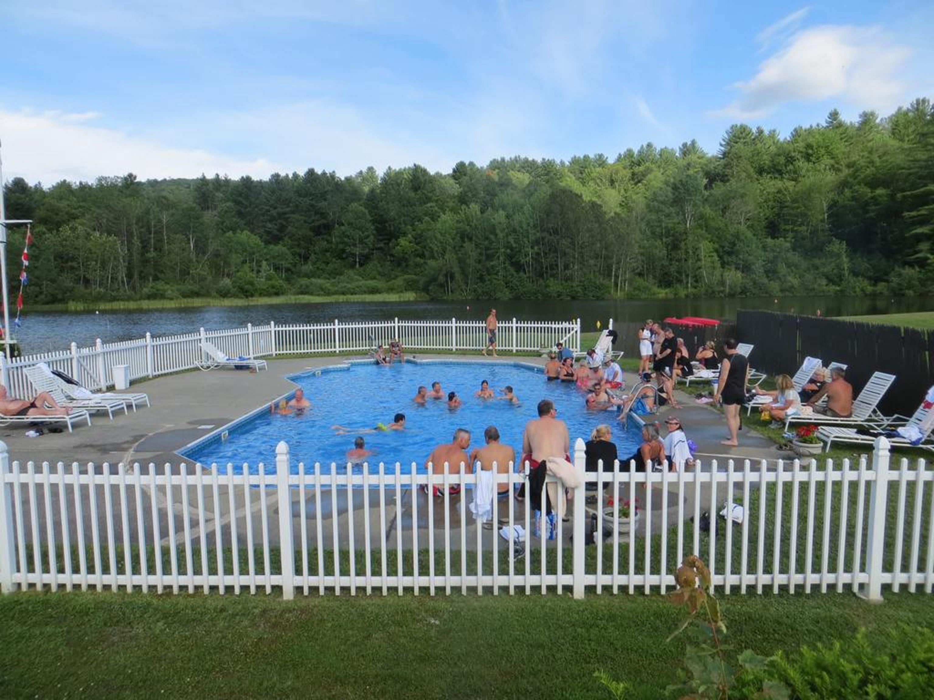 Commodores Inn Stowe Bagian luar foto