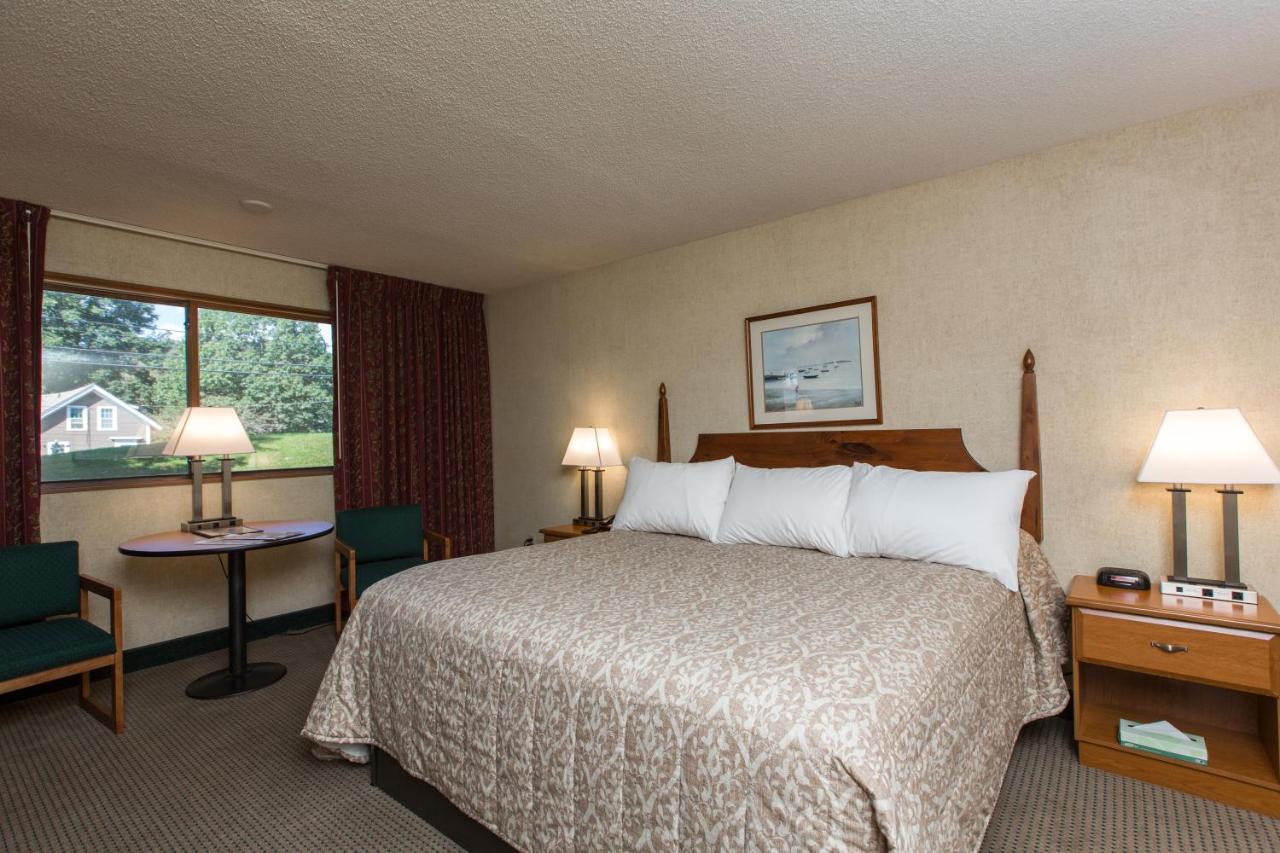 Commodores Inn Stowe Bagian luar foto