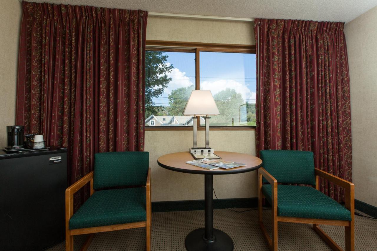 Commodores Inn Stowe Bagian luar foto