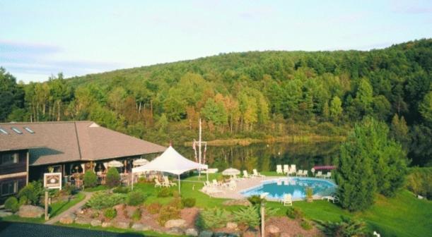 Commodores Inn Stowe Bagian luar foto